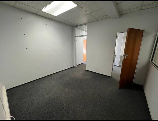 180M² OFFICE TO LET IN STRIJDOMPARK